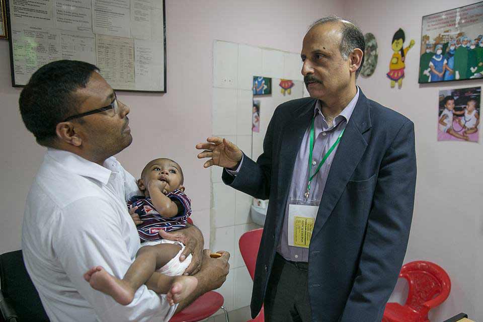 احصل على استشارة عبر الإنترنت الدكتور راجيش شارما جراح قلب الأطفال مع معرف البريد الإلكتروني ، مستشفى جايبي ، دلهي نويدا الهند